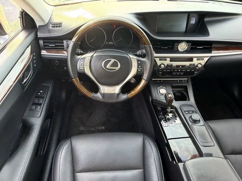 Used 2015 Lexus ES 350 w/ Premium Package FWD image 13