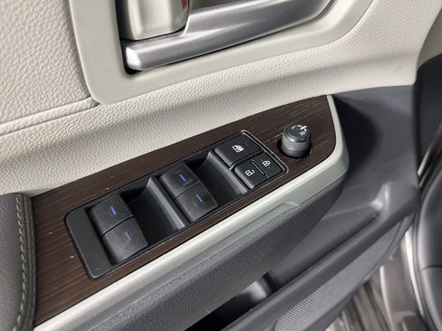Used 2023 Toyota Sienna XLE w/ XLE Plus Package FWD image 24