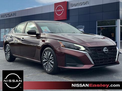 Certified 2024 Nissan Altima 2.5 SV image 1