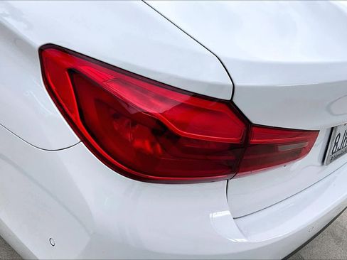 Used 2019 BMW 530e w/ M Sport Package image 28