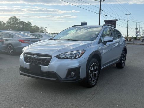 Used 2018 Subaru Crosstrek 2.0i Premium w/ Eyesight System image 3