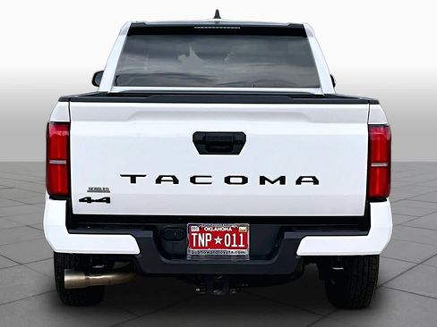 Used 2025 Toyota Tacoma SR5 AWD/4WD image 5