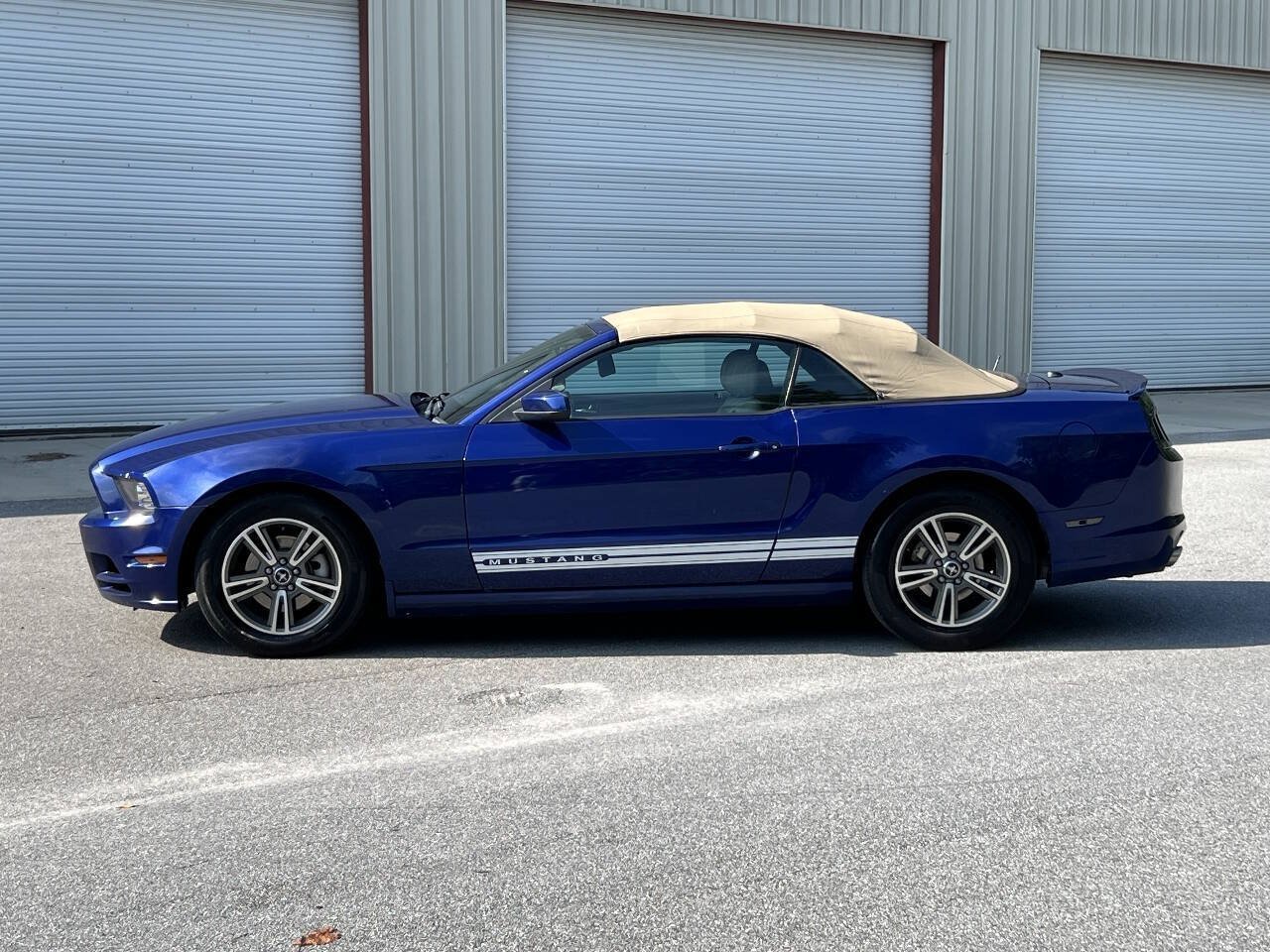 Used 2013 Ford Mustang Premium RWD image 4