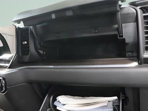 Used 2025 Chevrolet Silverado 2500 LT w/ Convenience Package image 28