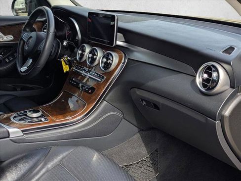 Used 2018 Mercedes-Benz GLC 300 4MATIC image 26