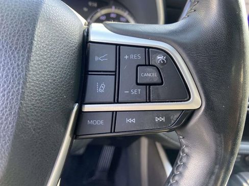 Used 2023 Toyota Highlander XLE FWD image 34