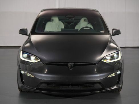 Used 2023 Tesla Model X Plaid image 4