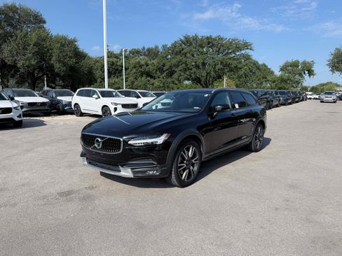 Used 2018 Volvo V90 T6 Cross Country w/ Convenience Package AWD/4WD image 2
