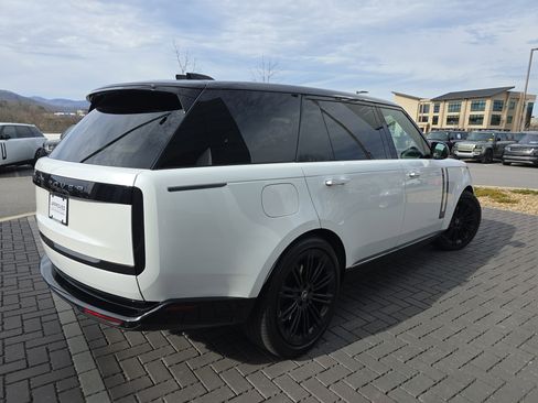 Certified 2024 Land Rover Range Rover Long Wheelbase Autobiography image 5