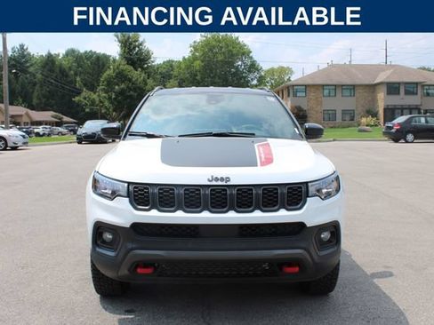 Used 2025 Jeep Compass Trailhawk w/ Trailhawk Convenience Group AWD/4WD image 3