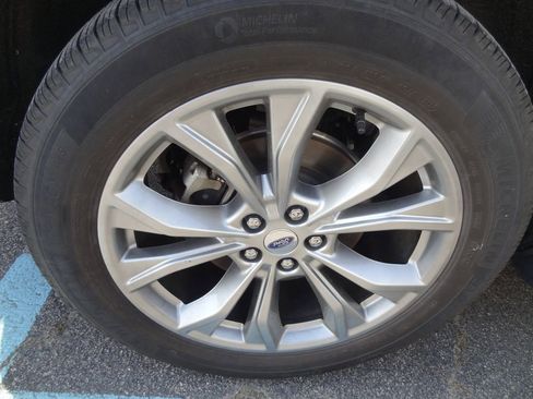 Used 2023 Ford Explorer XLT w/ Equipment Group 202A image 12