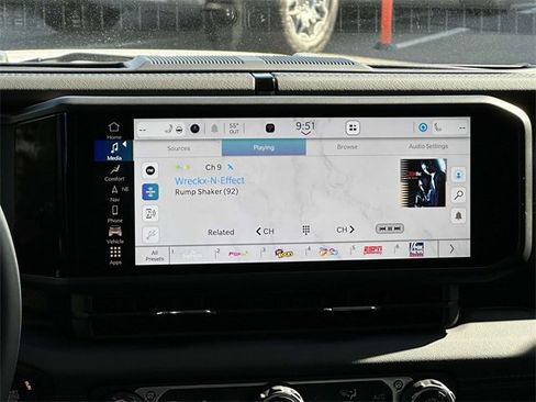 Used 2024 Jeep Gladiator Rubicon w/ Technology Group image 17