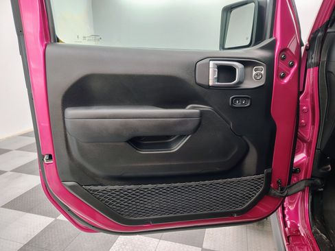 Used 2024 Jeep Wrangler Willys image 24