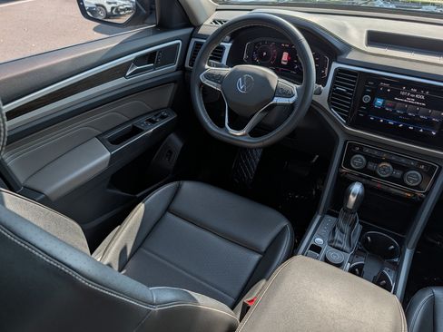 Certified 2023 Volkswagen Atlas SE w/ Black Wheel Package AWD/4WD image 9