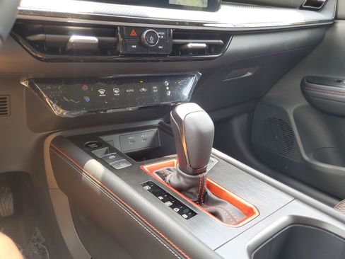 New 2025 Nissan Kicks SR image 14