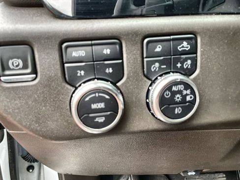 Used 2022 GMC Sierra 1500 SLT w/ SLT Premium Plus Package AWD/4WD image 18