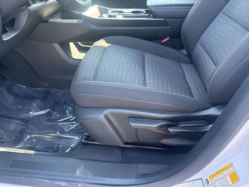 Used 2026 Chevrolet Equinox LT FWD image 9