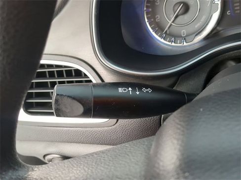 Used 2015 Chrysler 200 Limited image 24