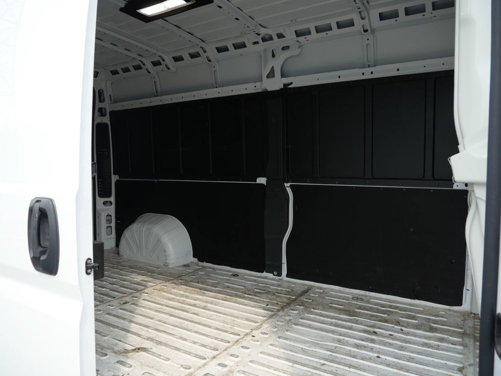 Used 2025 RAM ProMaster 2500 w/ Convenience Group FWD image 24