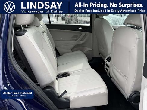 Used 2024 Volkswagen Tiguan SE w/ Panoramic Sunroof Package FWD image 13