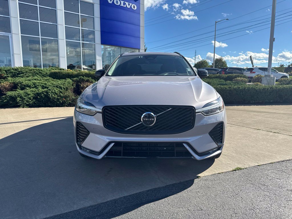 Used 2026 Volvo XC60 B5 Plus AWD/4WD image 2
