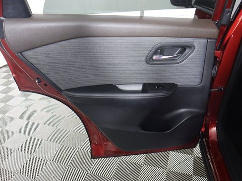 Used 2023 Nissan Rogue SV image 22