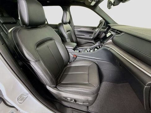 New 2025 Jeep Grand Cherokee Limited w/ Black Appearance Package image 28