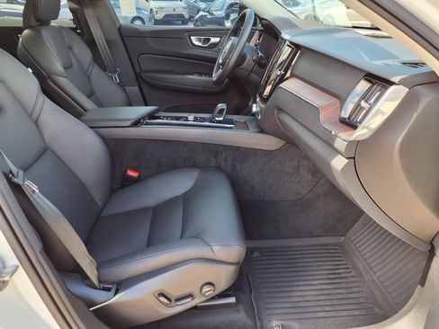 Certified 2024 Volvo XC60 B5 Plus w/ Protection Package Premier AWD/4WD image 11