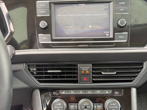 Certified 2024 Volkswagen Jetta SE FWD image 19