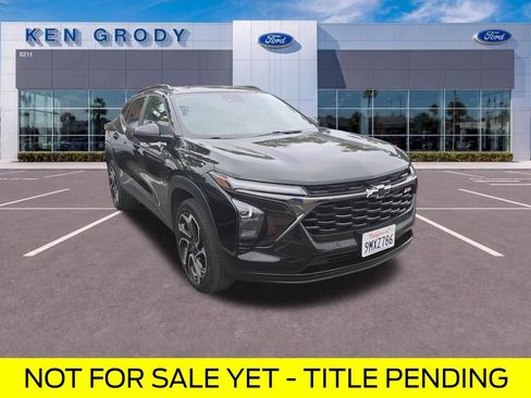 Used 2024 Chevrolet Trax RS w/ Sunroof Package FWD image 1