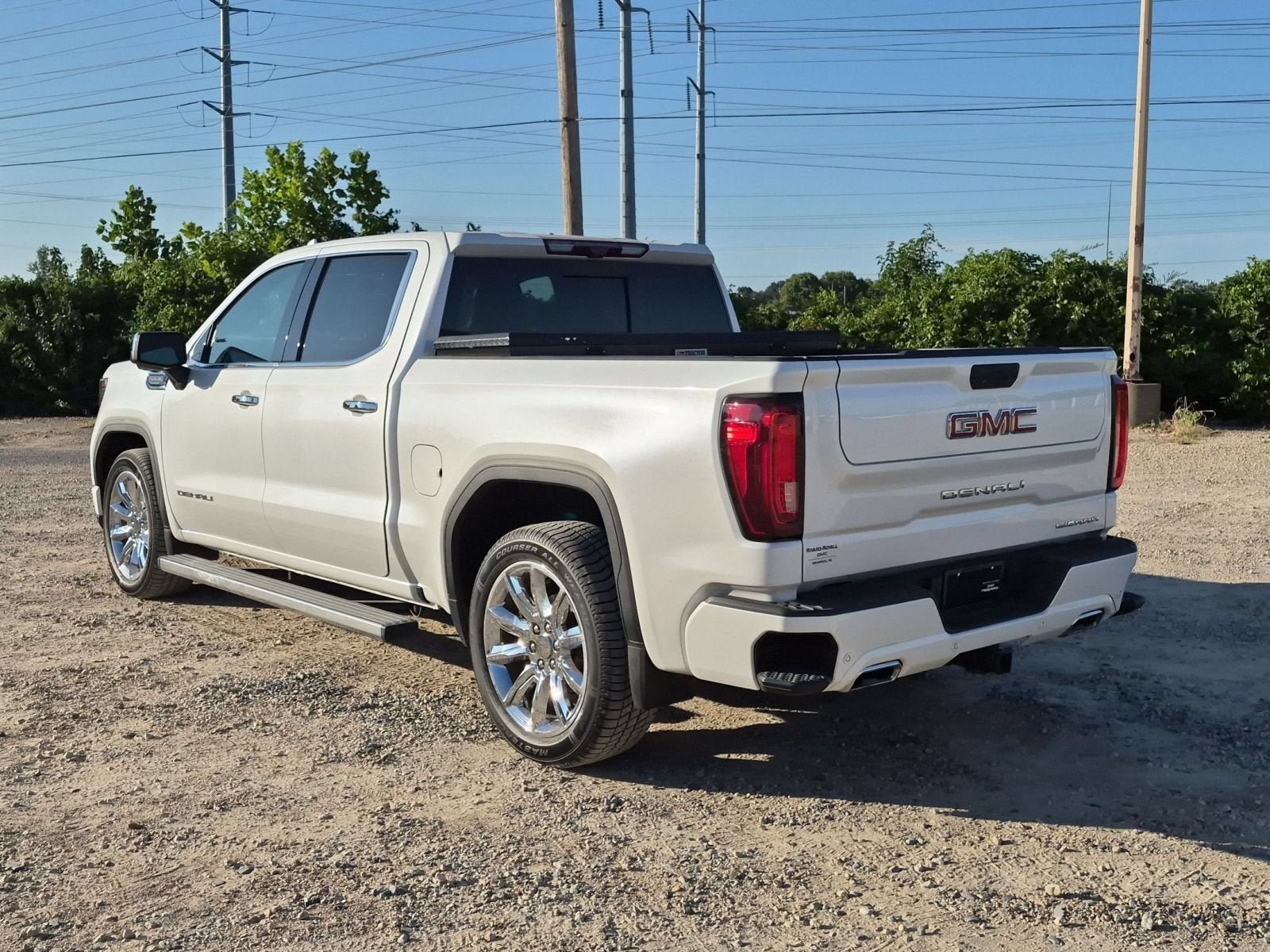 Used 2023 GMC Sierra 1500 Denali AWD/4WD image 3