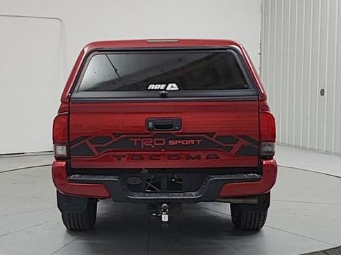 Used 2018 Toyota Tacoma TRD Sport image 6