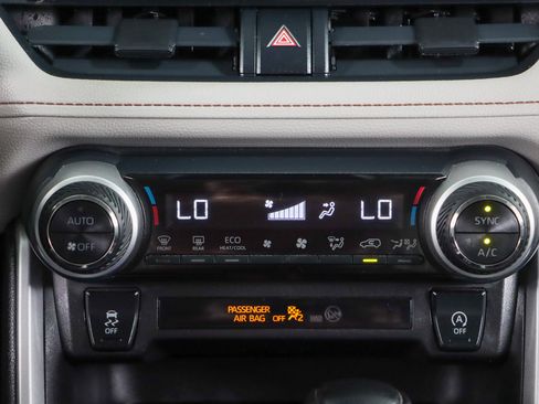 Used 2021 Toyota RAV4 XLE FWD image 20