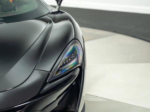 Used 2019 McLaren 570S Spider image 22