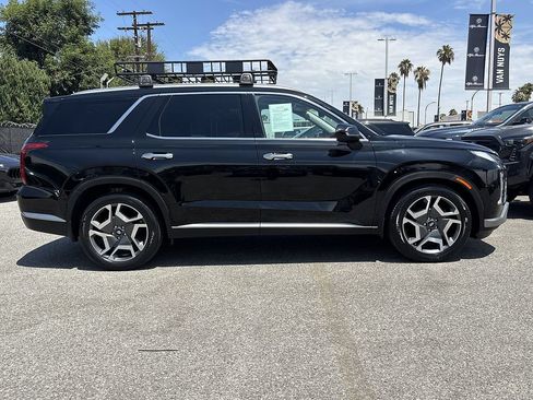 Used 2024 Hyundai Palisade SEL w/ Premium Package FWD image 2