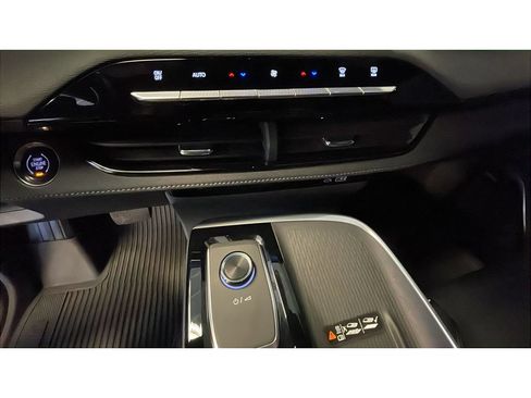 Used 2025 Buick Enclave Preferred w/ Power Package AWD/4WD image 14