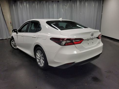 Used 2022 Toyota Camry LE FWD image 6