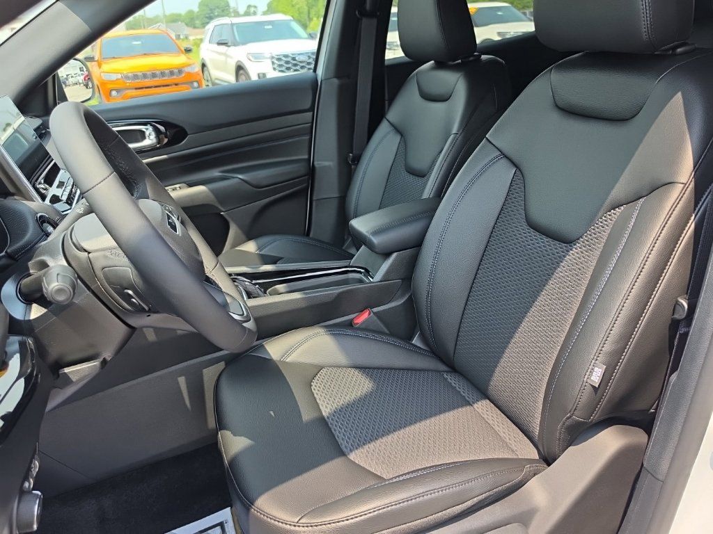 New 2026 Jeep Compass Latitude AWD/4WD image 15