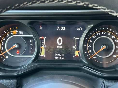 Used 2025 Jeep Wrangler Unlimited Rubicon AWD/4WD image 24