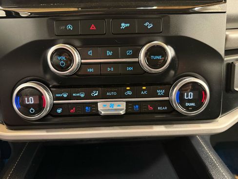 Used 2024 Ford Expedition Max XLT image 19