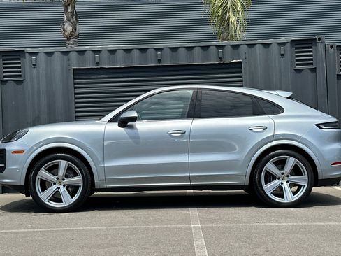 Certified 2024 Porsche Cayenne Coupe AWD/4WD image 2
