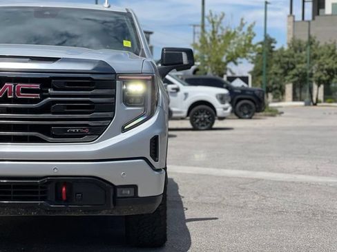 Used 2022 GMC Sierra 1500 AT4 w/ AT4 Premium Package AWD/4WD image 12