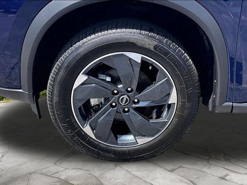 Used 2024 Nissan Rogue SV AWD/4WD image 8