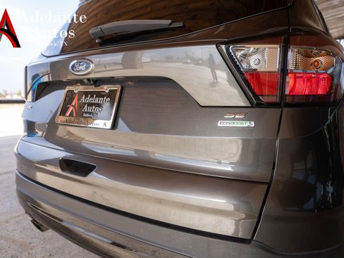 Used 2017 Ford Escape SE image 5