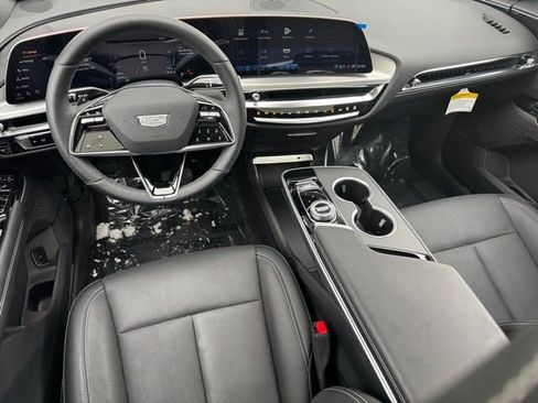 New 2025 Cadillac Lyriq Luxury AWD/4WD image 11