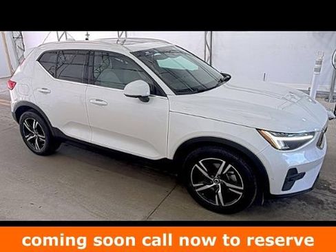 Used 2023 Volvo XC40 B5 Plus AWD/4WD image 1