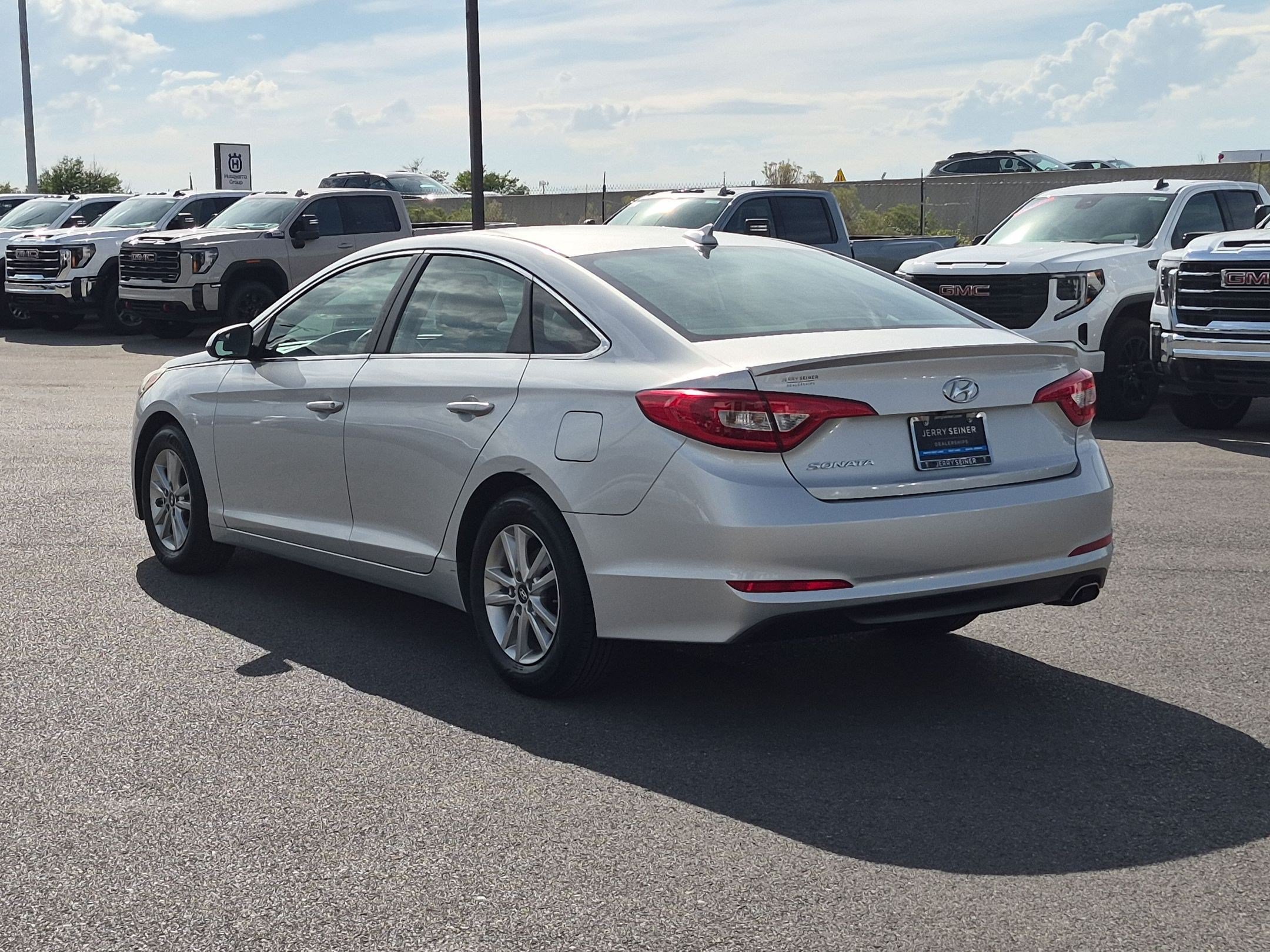 Used 2017 Hyundai Sonata SE FWD image 4
