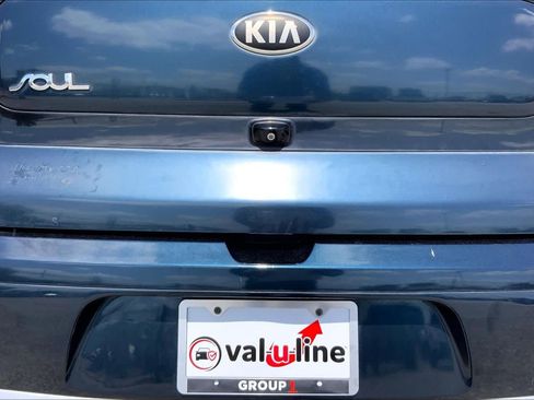Used 2018 Kia Soul + FWD image 10