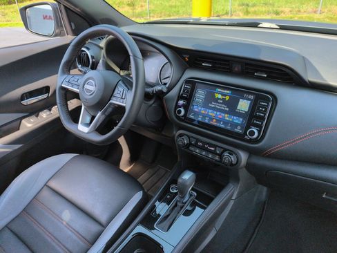 Used 2023 Nissan Kicks SR w/ SR Premium Package FWD image 34