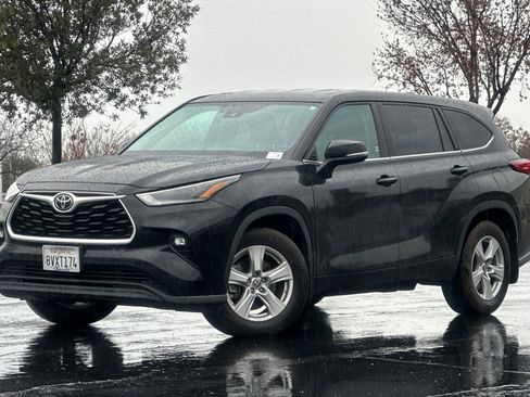 Used 2021 Toyota Highlander LE image 8